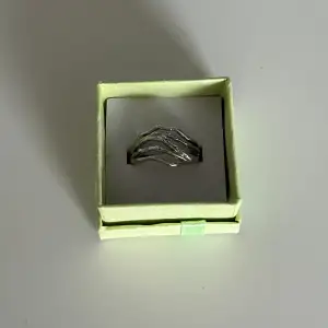 Säljer en ring ifrån Olympia💓den är endast testad💓kom privat för fler bilder eller om du har frågor💓priset kan diskuteras💓