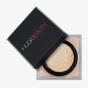 hudabeauty puder  - Säljer min nya fullsize hudabeauty puder 🥰 Den är endast testad. Har färgen bananadream och pris kan diskuteras! 