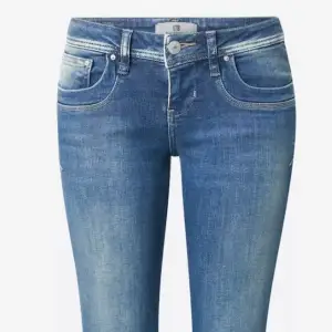LTB jeans Valerie, Blue addicted i storlek w27 och L32. Style 5145. Low Rise, Boot cut i mycket bra skick.