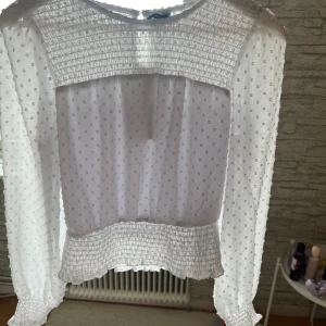 Tröja - Fin långarmad tröja.  Aldrig använd, lappen sitter kvar.  Storlek Xs 💗