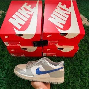 Dunk Low Wolf Grey Game Royal [RETAIL] - Dunk Low Wolf Grey Game Royal [RETAIL]  US6/EU 38. Pris: 1000kr + Frakt  Kvitto och referenser finns Frakt eller meet-up Stockholm 