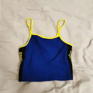 Crop top från Forever 21 i storlek s. Använd 1 gång 