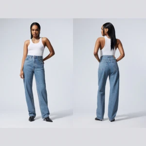 weekday rowe extra high straight jeans - W24 L32, i färgen 90-talsblå. köpte för några år sen, använd ett fåtal gånger men i relativt bra skick. orignalpris 590kr. 