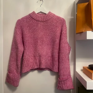 Rosa Stickad tröja - Säljer denna rosa stickade tröjan🤍
