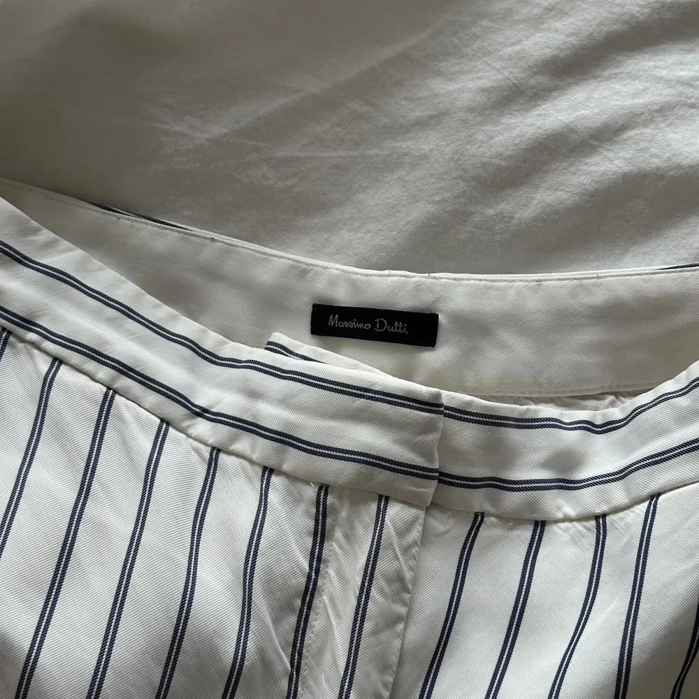Massimo Dutti kostymbyxor, storlek 38 skulle säga 36. 💙  (fickorna behövs sys då de är lite slitna). Jeans & Byxor.