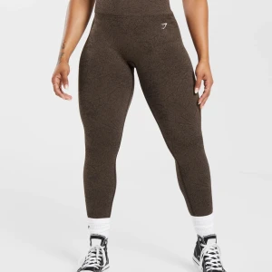 Gymshark tights - Bruna Träningstights från gymshark i storlek xs. Med scrunch. Modellen adapt seamless. Nypris 599, i fint skick lite luddiga/noppriga vid scrunch sömmen därav priset❤️mkt fina utöver det