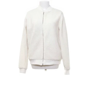 Bomberjacka - Skit snygg Teddy bomberjacka! Passar perfekt nu till våren☺️☺️❣️❣️skriv för frågor