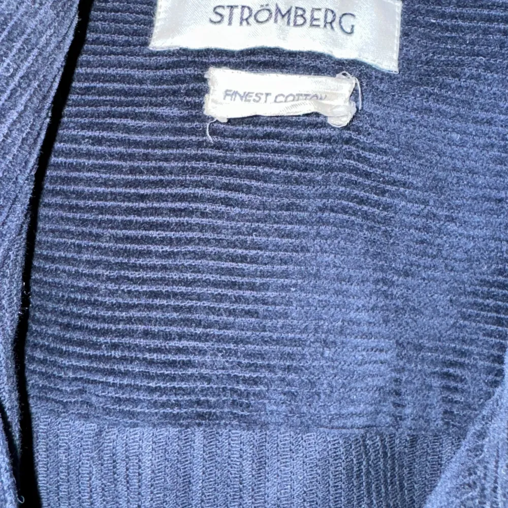 Jackan är inköpt i Ullared. Märket är Glenn Strömbergs. Stl M. Knappt använd. . Jackor.