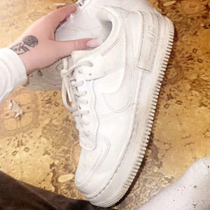 Nike - Använda ca en månad, använda men fint skick! Tvättas innan❤️