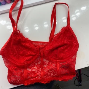 Spets topp - Köpt för 79kr på shein och är endast testad.