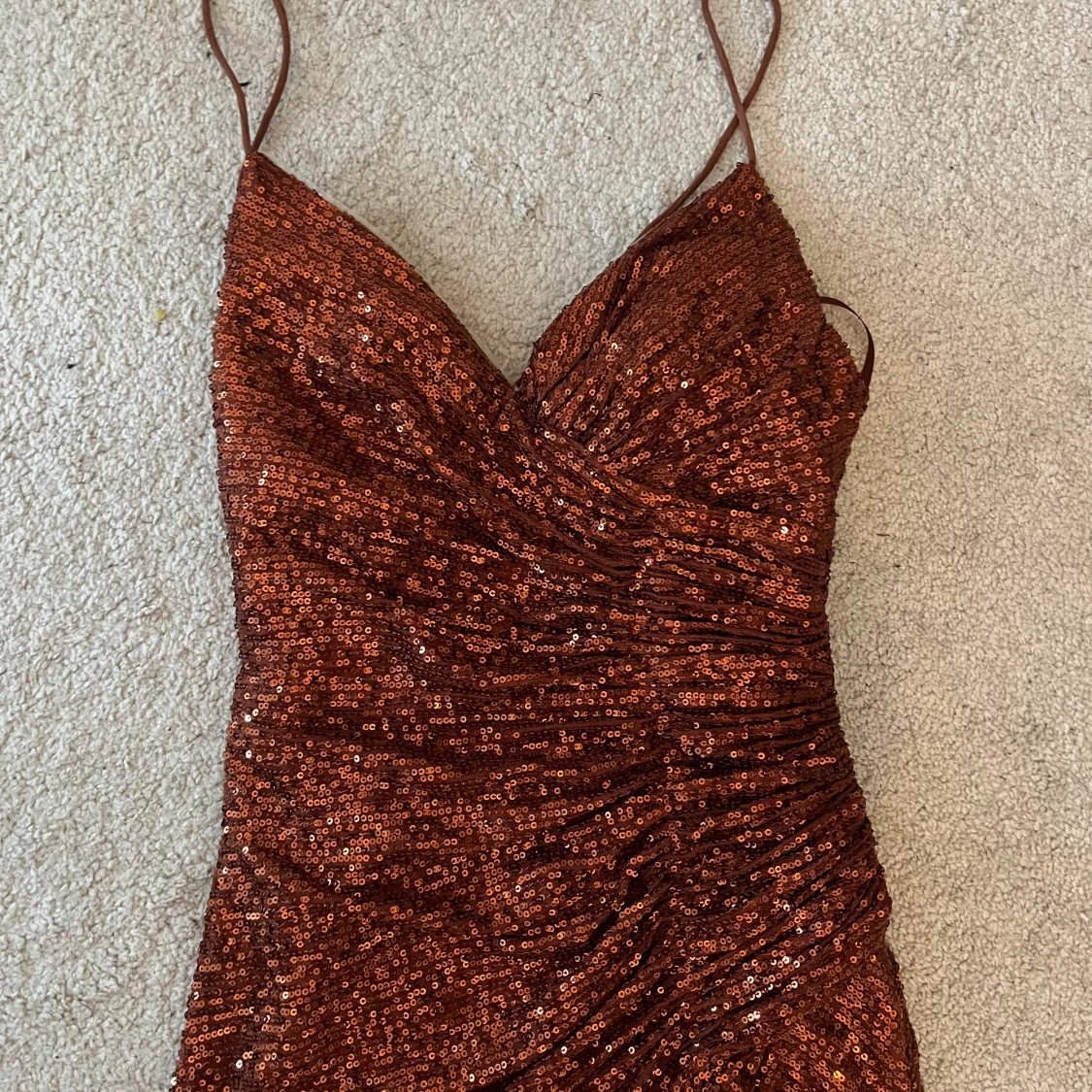 Glittrig balklänning  - 91