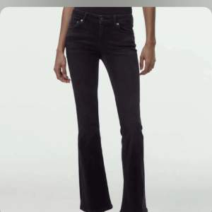 Svarta jeans ifrån zara!❤️ bootcut 