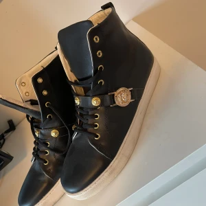 Versace 44 - I storlek 44 