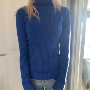 Tröja - Fin tröja som har blivit för liten för mig🩷
