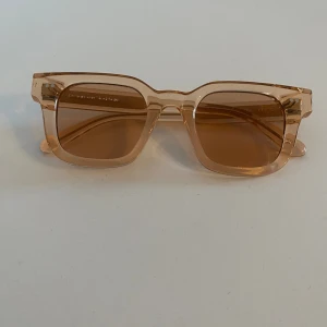 Chimi 04 - Kan tänka mig byta mot ett par 04 i färgen ecru eller grå. Dom är knappt använda enbart lite smuts på kartongen