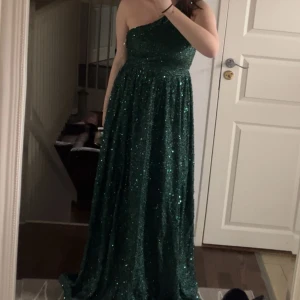 Balklänning - Aldrig använd! Tror till och med att prislappen sitter kvar. Pris kan diskuteras 🫶🏼