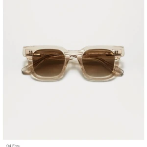 Chimi 04  - Skit snygga Chimis i storlek 04 och färg ecru, köpta förra sommaren men användes inte mycket! Man får med allt som visas i sista bilden😍🙌🏼