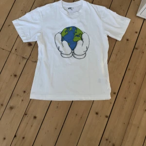 K.A.W.S peace for all T-shirt - Perfect fit