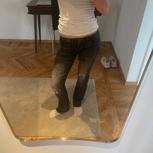 Ltb jeans  - Säljer dessa eftertraktade Ltb jeans, slutsålda och extremt snygga! De är lågmidjade och utsvängda ❤️‍🔥🙌🏻Kommer tyvärr inte till användning längre!!