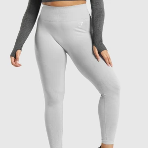Gymshark tights - Hejsan! Säljer dessa gymshark tights i ljusgrå. Storlek XS då dem är för små.  Använder ej ”köp nu” utan som vanligt med swish. Jag står för frakten!