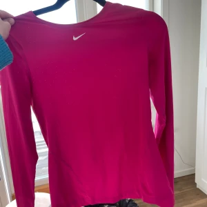 Träningströja Nike  - Fint skick! Inte använd så mycket! Storlek S