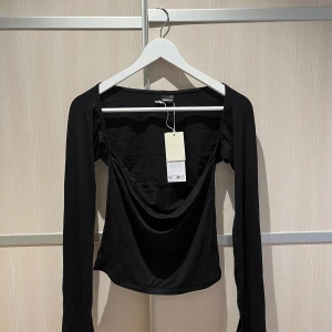 Soft tröja  - Hej! Säljer denna fina tröjan ifrån Gina tricot i storlek M. Hittade den i min garderob nu när jag rensade och hade glömt av den. Den har kvar prislappen. Nypris: 259 kr mitt pris 149 kr 💓