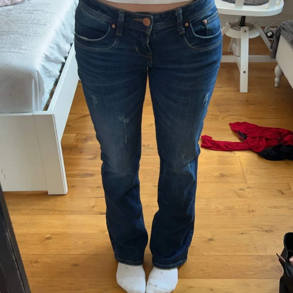Lågmidjade bootcut jeans från LTB. Aldrig använda då jag har ett likadant par, köpta på about you för 679:-🌟 . Jeans & Byxor.