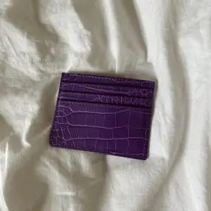Hej, säljer denna helt oanvända plånbok som aldrig kom till användning 