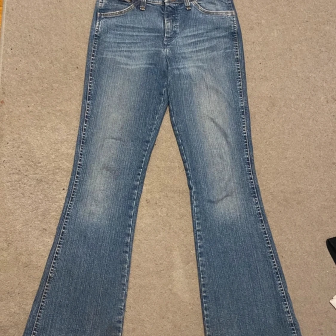 Lågmidjade bootcut jeans från Wrangler