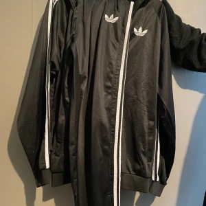 Adidas set  - Bra skick 