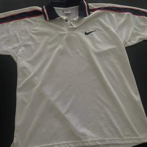 Jätte cool vintage Nike T shirt i storlek XXL. Den är i bra skick🔥