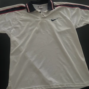 Vintage Nike T shirt XXL - Jätte cool vintage Nike T shirt i storlek XXL. Den är i bra skick🔥