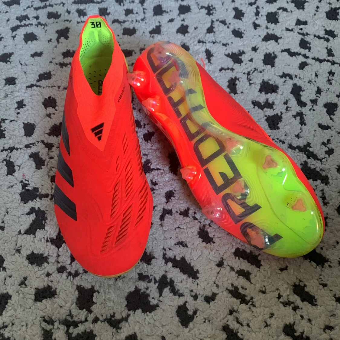 Helt nya predator skor köpta på unisport  - 90