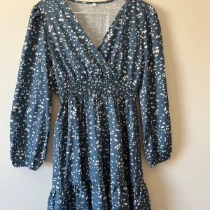 Klänning - Klänning från SHEIN  Storlek xs-s Knappt använd 