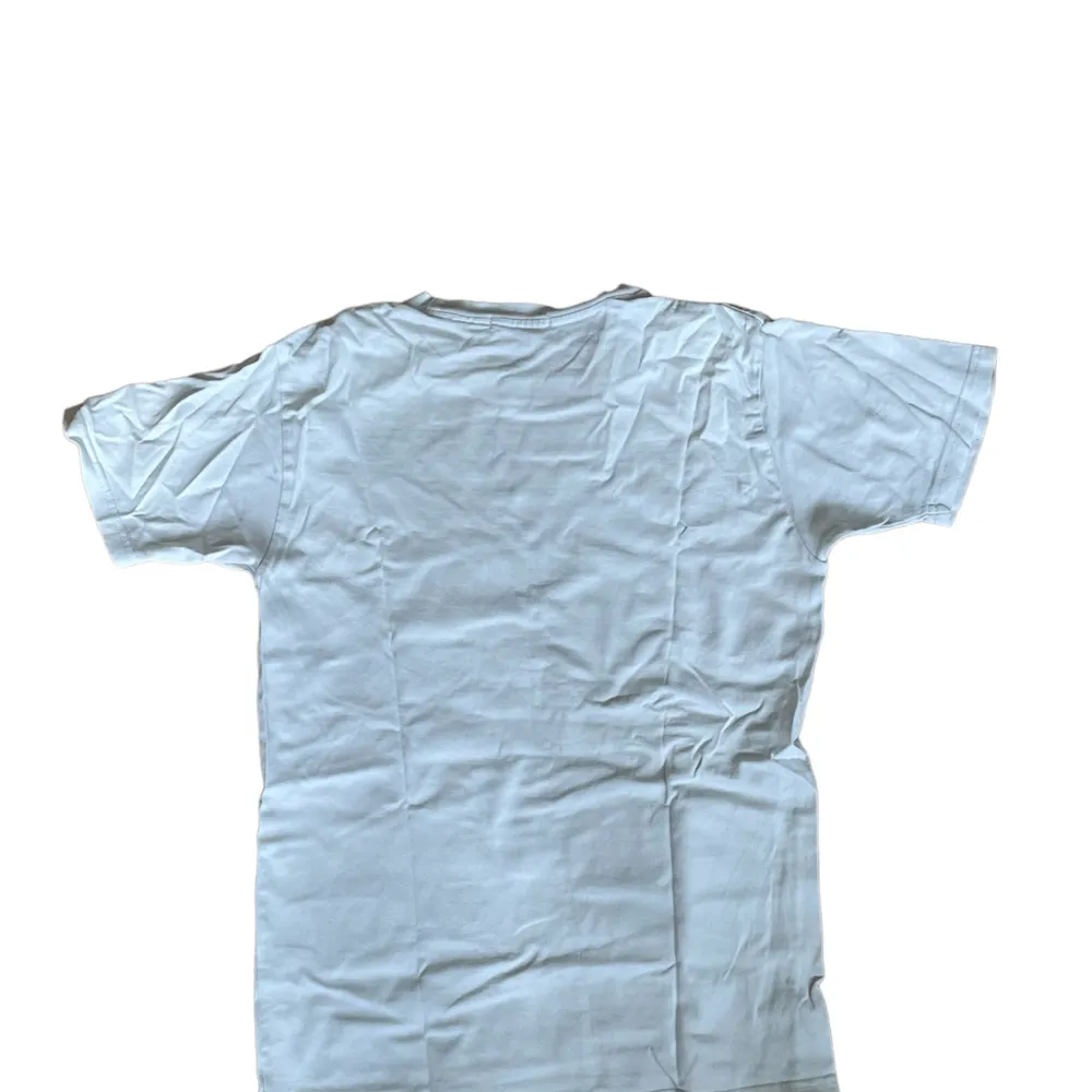en riktigt fet t-shirt som säljs för 80kr. storlek: S i herr. T-shirts.