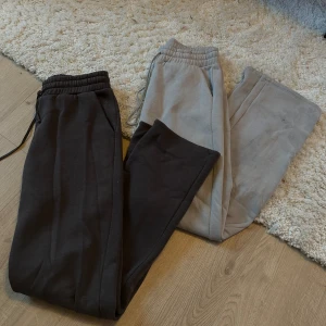 Lxa mjukisbyxor - Super fina mjukisbyxor från LXA, ett par mörk grå och ett par ljus grå. Båda storlek M. Bra skick, knappt använda för att dem är för stora. 250kr/st eller båda för 400kr!  Köparen står för frakt.