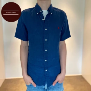 Ralph Lauren kort ärmad linneskjorta  - Säljer denna linneskjortan från Ralph Lauren för endast 399kr!🤩| jätte bra skick! | Perfekt till sommaren! | Storlek S | skriv vid frågor och funderingar!😁