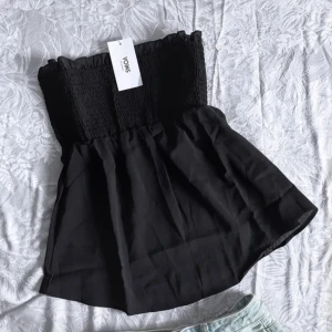 Volang topp/kjol - strl m, oanvänd, lapp ej kvar