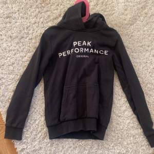 En peak performance hoodie i storlek 149 men passar även 134😽✌🏻