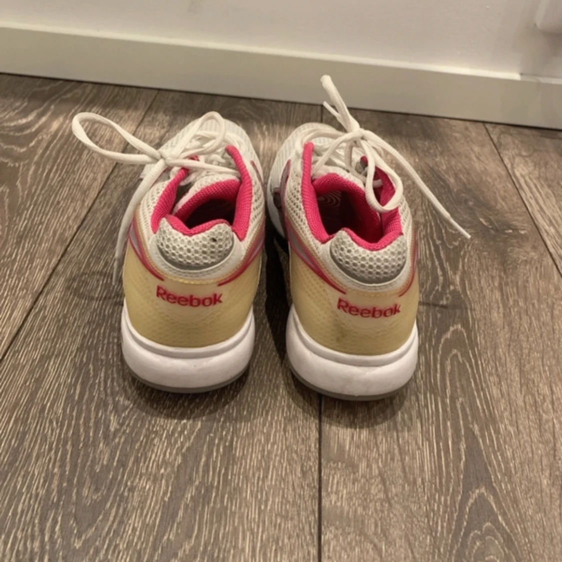 Vit Rebook skor - 92