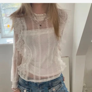 Zara blus - Så fin sommar blus från zara i storlek xs. Inga defekter, lånade bilder då den inte passar💗💗