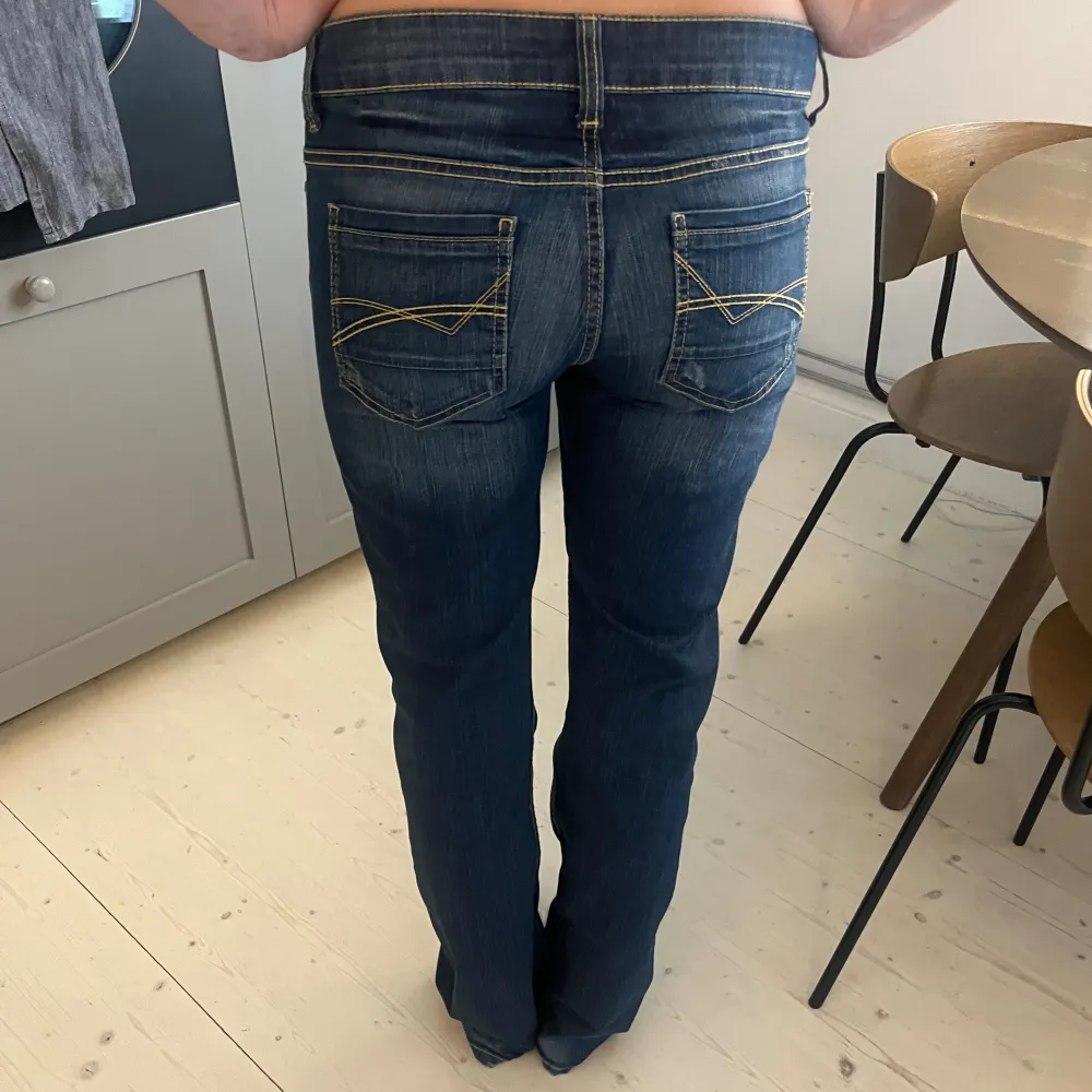 Sjukt snygga jeans! Dom är i topp skick och skit snygga! Köpt secondhand i USA! Skriv priv för mer frågor annars köp via köp nu!!❤️❤️❤️. Jeans & Byxor.
