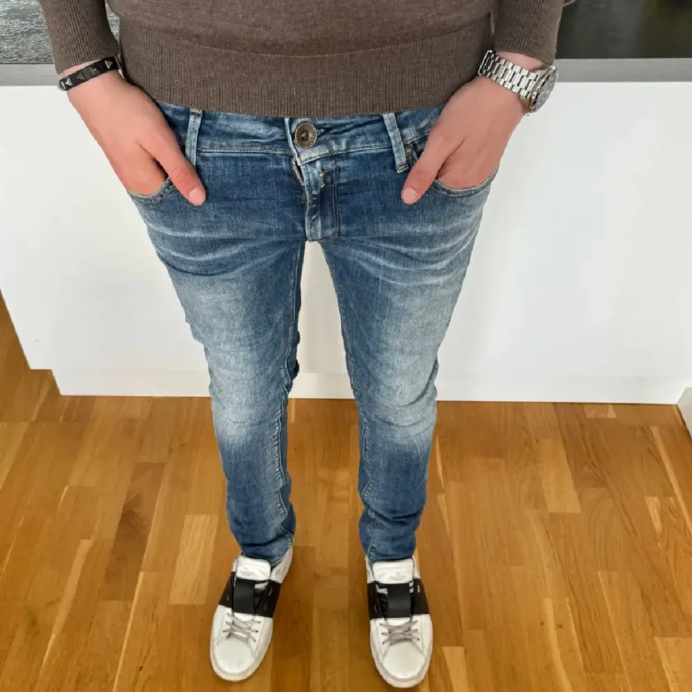 Ett par sköna replay jeans med riktigt najs färg. Storlek 32 32. Hör av er vid fler frågor eller funderingar . Jeans & Byxor.