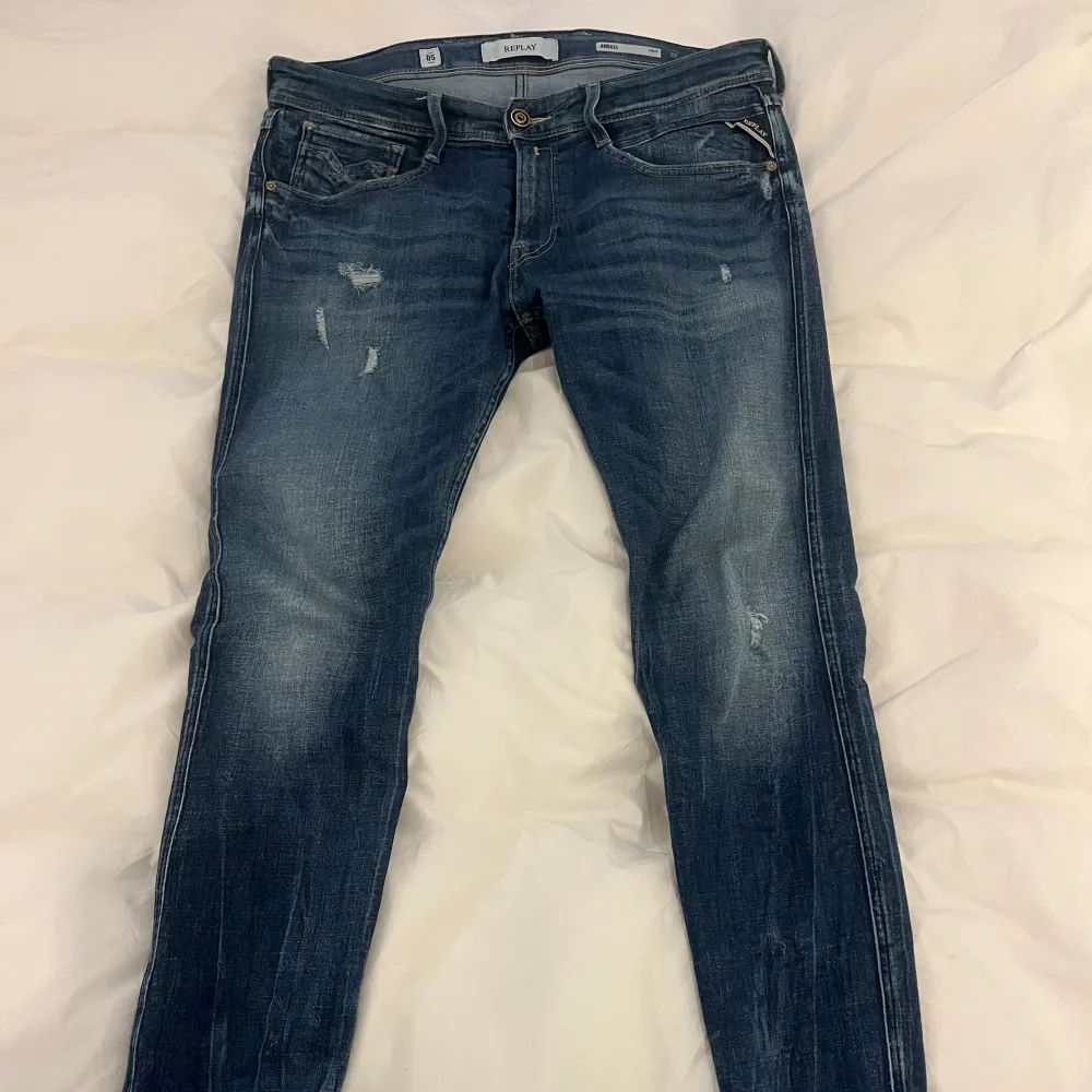 Jättefina replay jeans i storlek 34/36 fint skick nypris runt 1500. Jeans & Byxor.