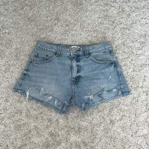 Säljare nu mina super snygga jeans shorts från Gina Young då dom blivit försmå för mig💞Tveka inte att fråga om ni har några frågor💗💗