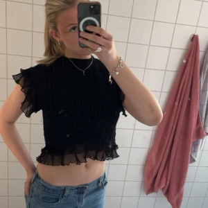 Fin topp - Supergullig stickad topp ifrån zara, använd ett fåtal gånger så är i nyskick💗