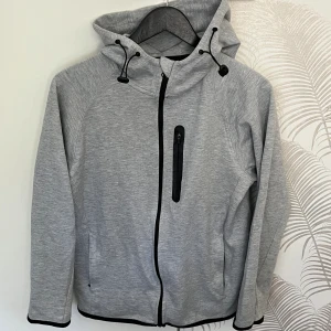 Hoodie, Jack & Jones - Märke: Jack & Jones Skick: Bra  Köpare betalar frakten!👍🏼