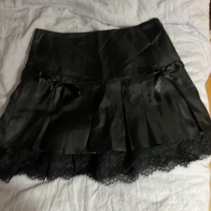 Kjol - Skit gullig minikjol som tyvärr var för liten för mig. Hör av dig vid frågor! 🖤