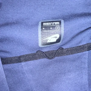 Nike tech flecce kofta - Lite fläckig vid kragen annars bra skick Storlek m passar också s