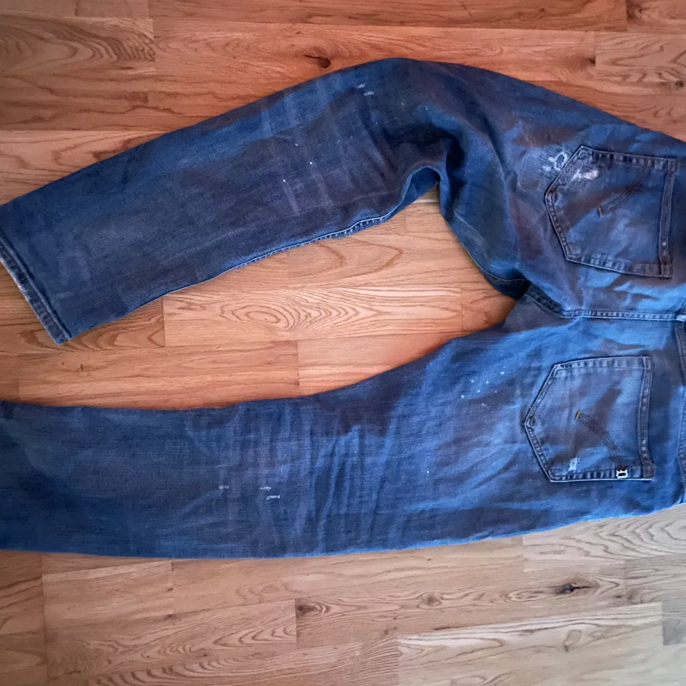 Dessa snygga dondup jeans är nu till salu för bara 849, nypris är 3799kr storlek 33. Jeans & Byxor.